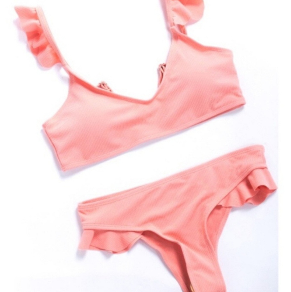 Nwot 2pc ruffle swim suit